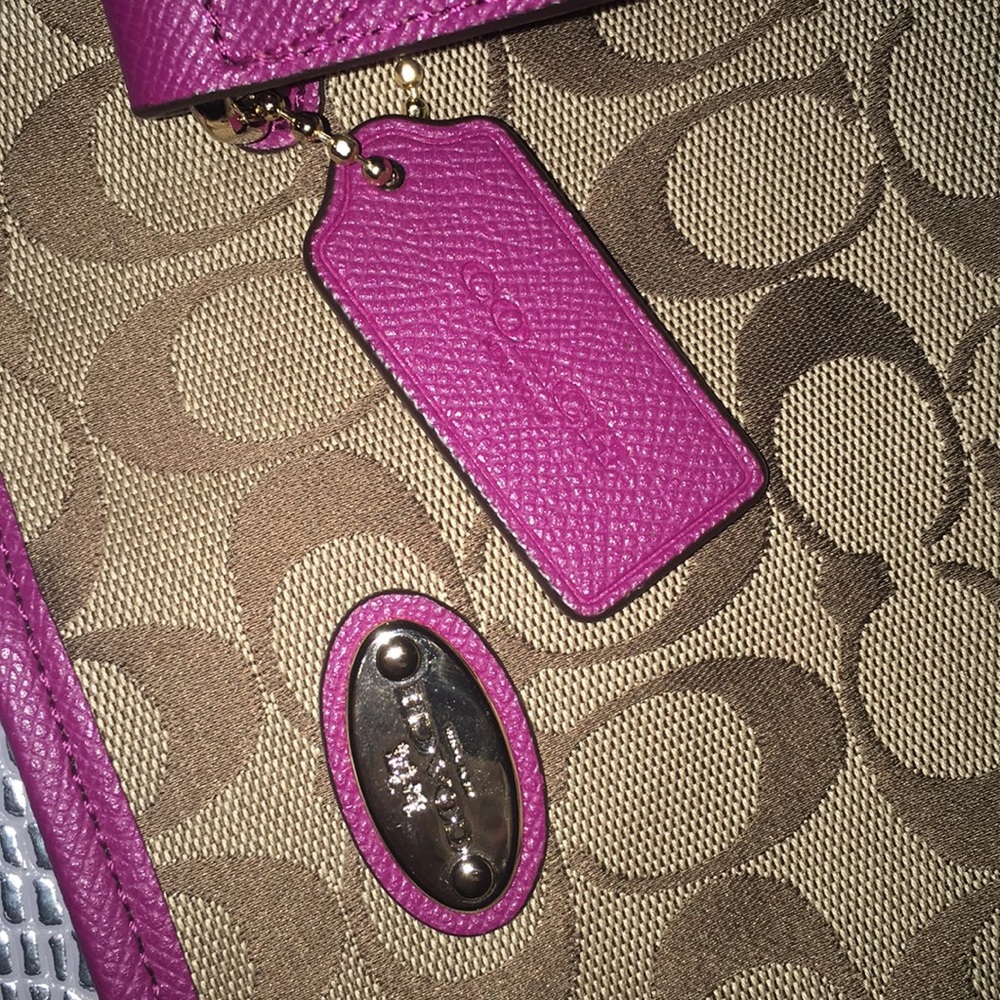COACH PURSEπ!! - Picture 8 of 8